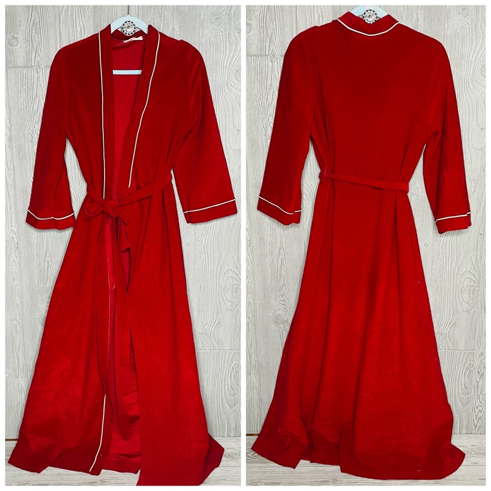 Vintage vanity fair dressing robe 1960 Red Velour White Piping Trim Detail med